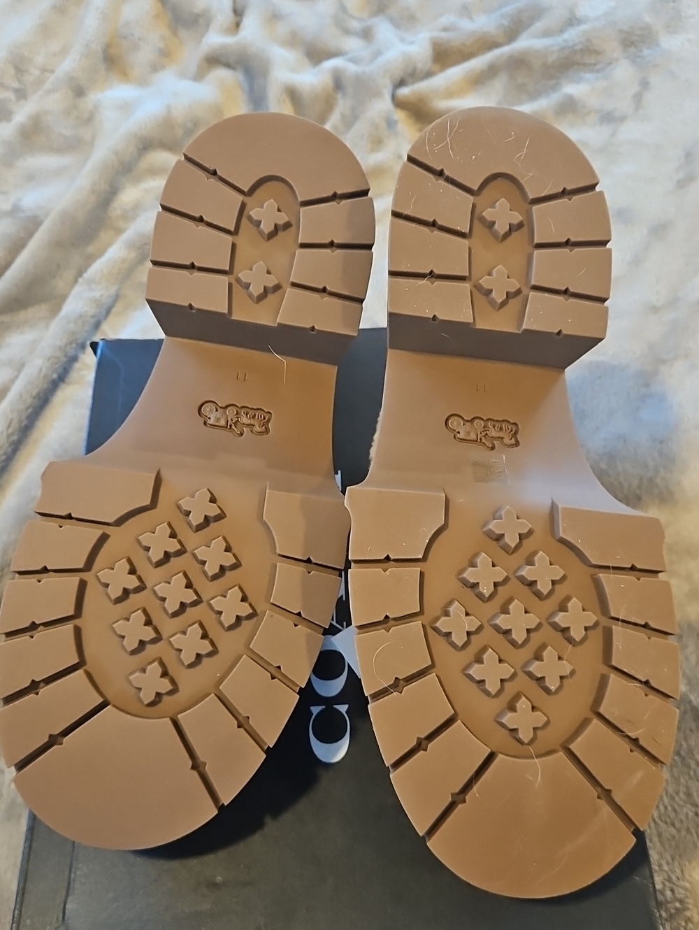 NWT Coach Leah Suede Shearling Lug Sole Loafers with Gold 'C' Accent - Picture 4 of 5